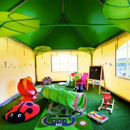 Lejlighed Large, Comfortable For 6 People Dębki